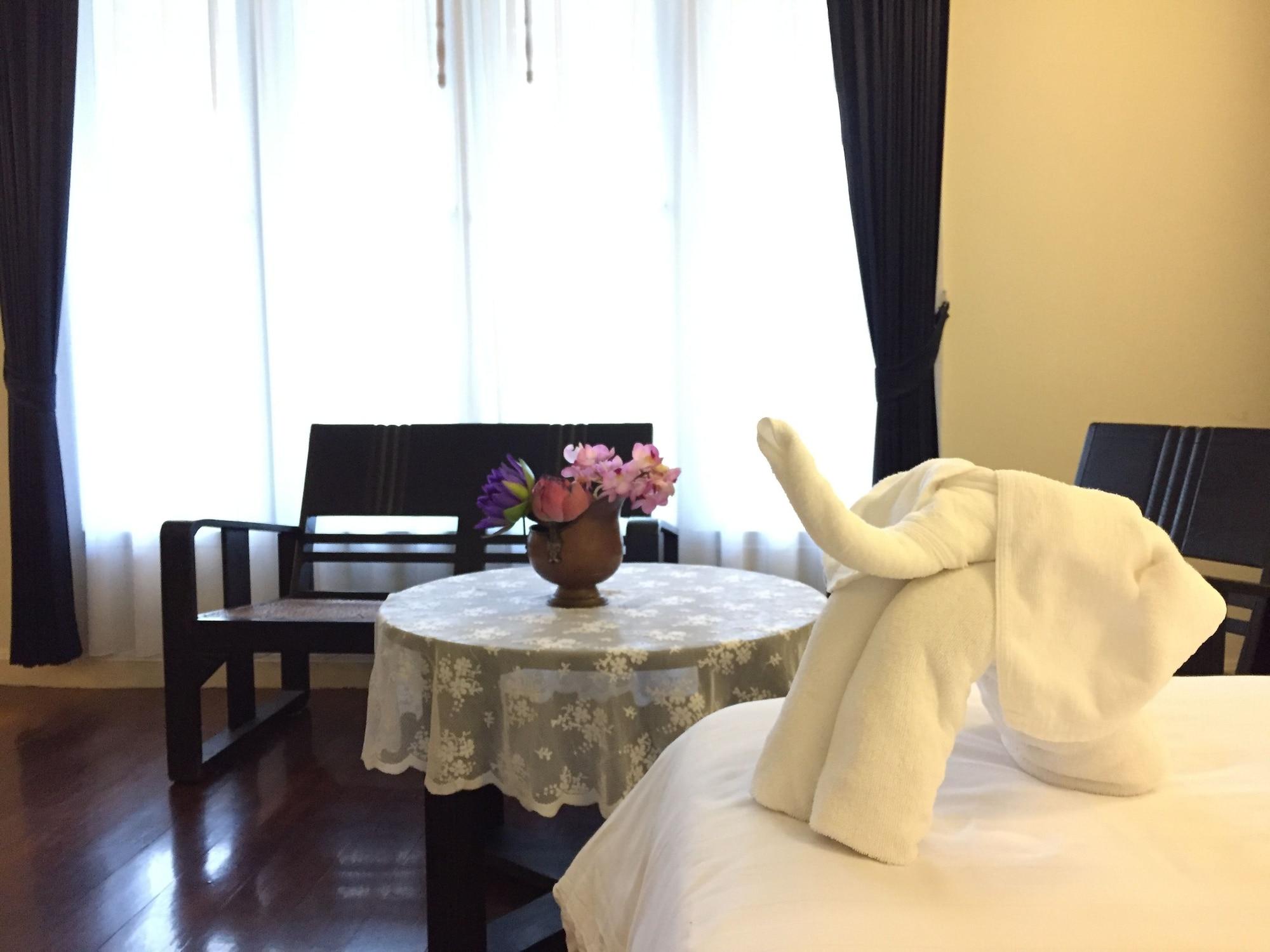 Hotel Ssip Boutique Dhevej Bangkok (Adults Only) Esterno foto