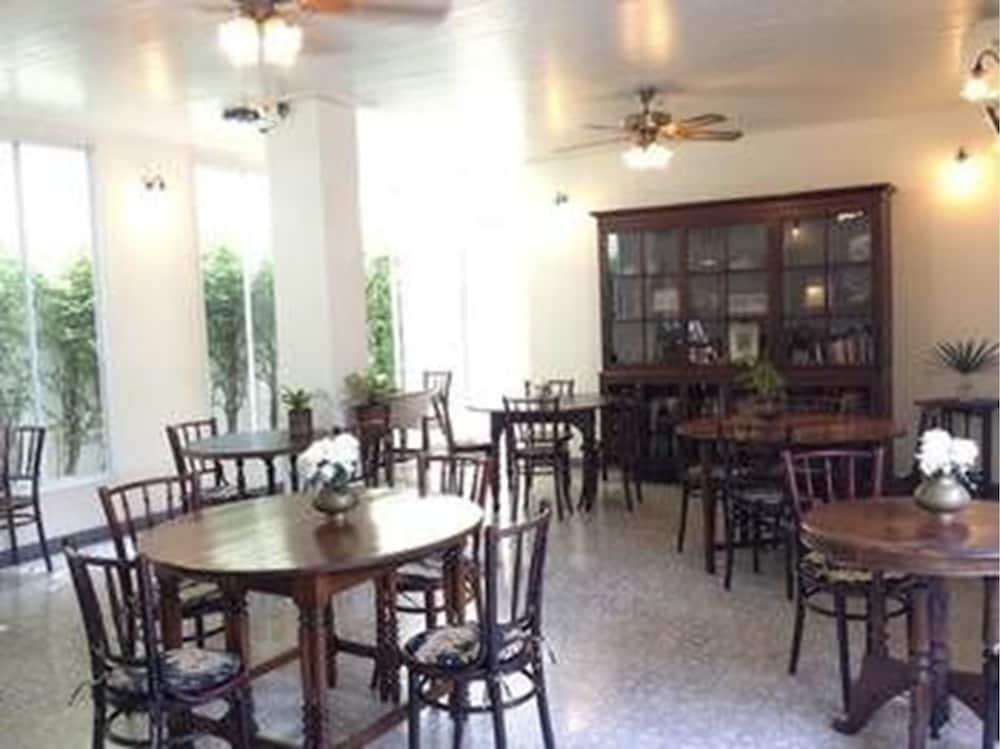 Hotel Ssip Boutique Dhevej Bangkok (Adults Only) Esterno foto